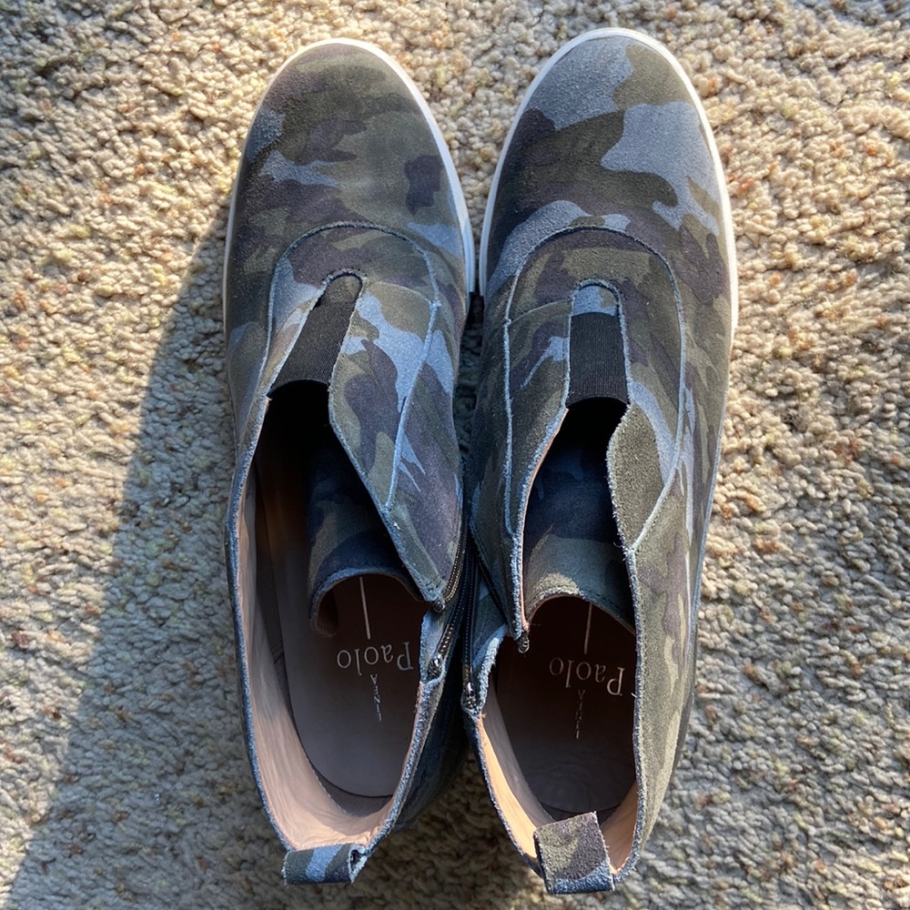 Camo suede zip up bootie
